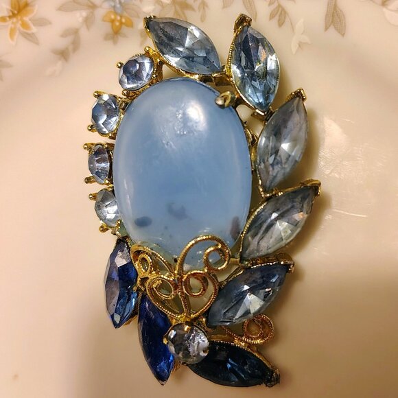 Vtg 50s Blue Frosted Cabachon Rhinestones Navettes Luxury Filigree Brooch - Picture 2 of 5